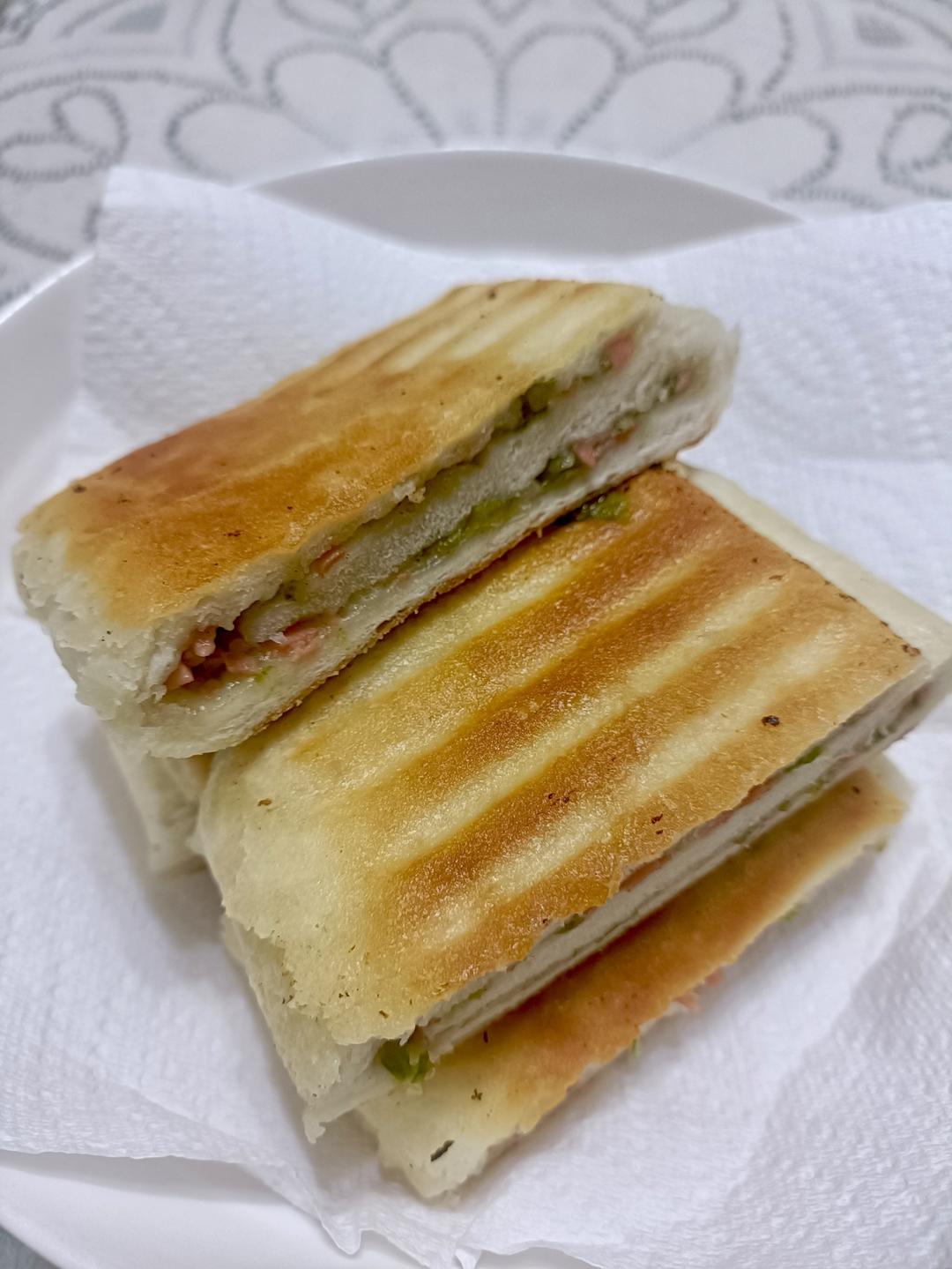 大学食堂的尖椒火腿饼