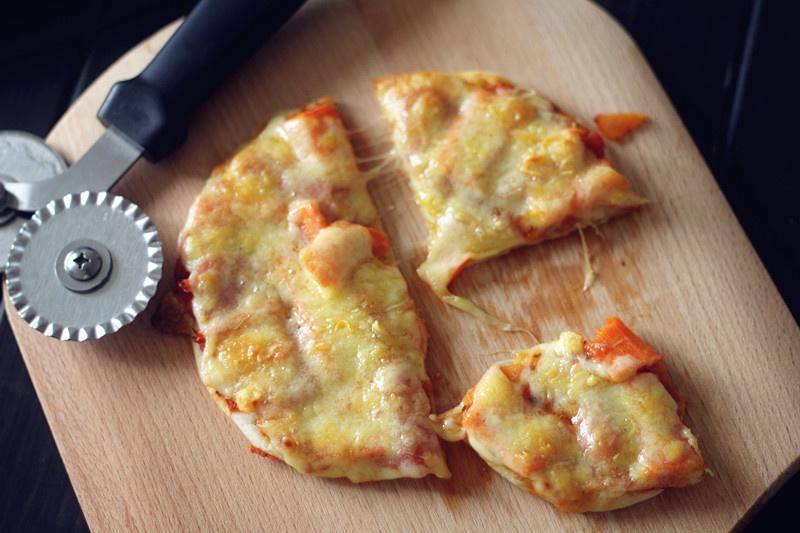 15分钟内就可以吃到的 快手薄底pizza 含披萨酱做法的做法