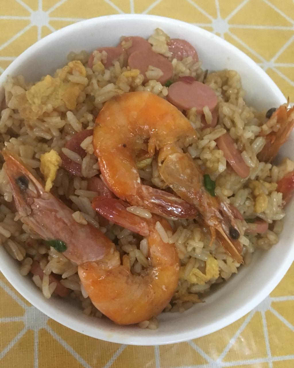 【鲜虾酱油炒饭】