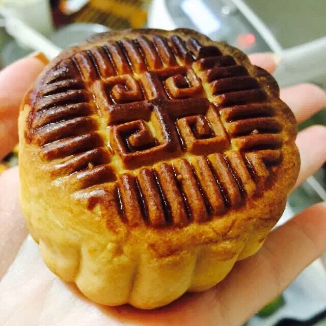广式月饼—蛋黄莲蓉月饼
