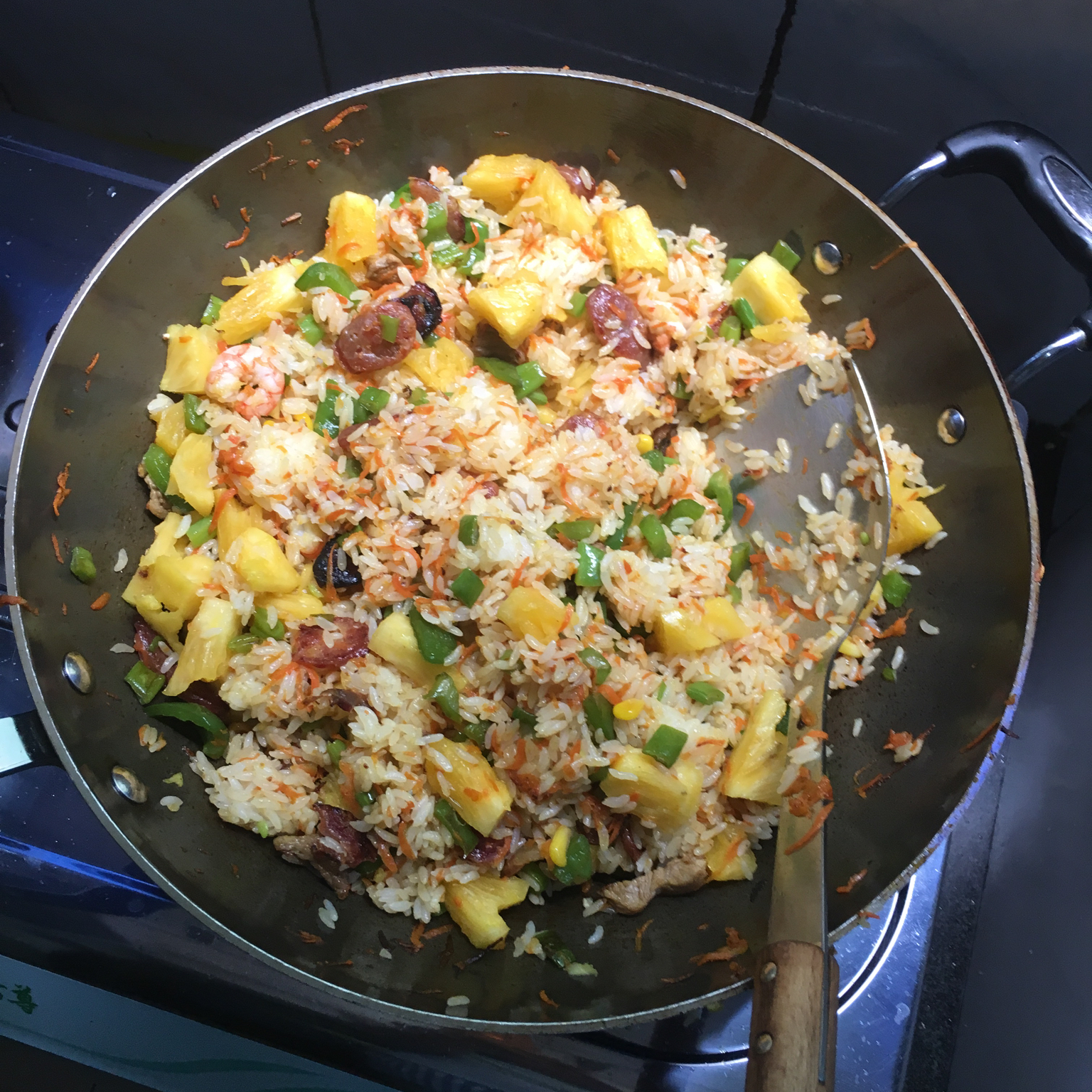 虾仁菠萝炒饭