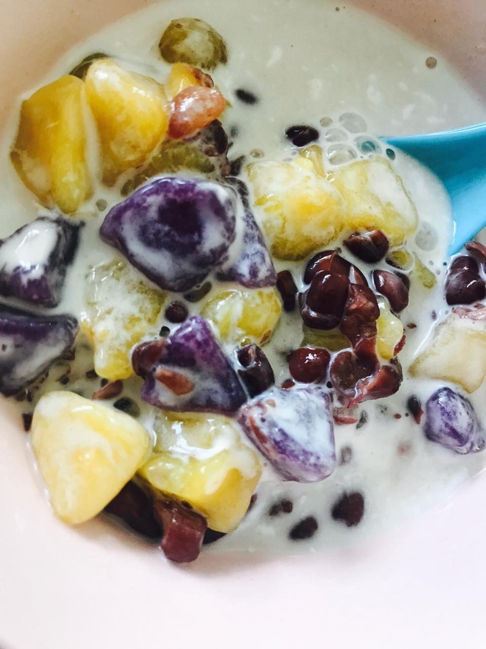 红豆芋圆椰奶烧仙草