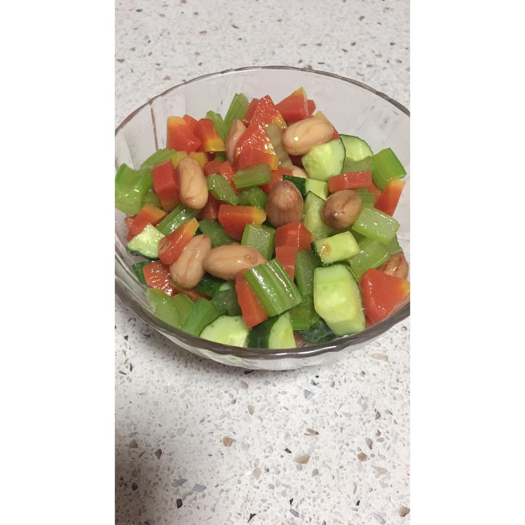 凉拌芹菜花生米胡萝卜