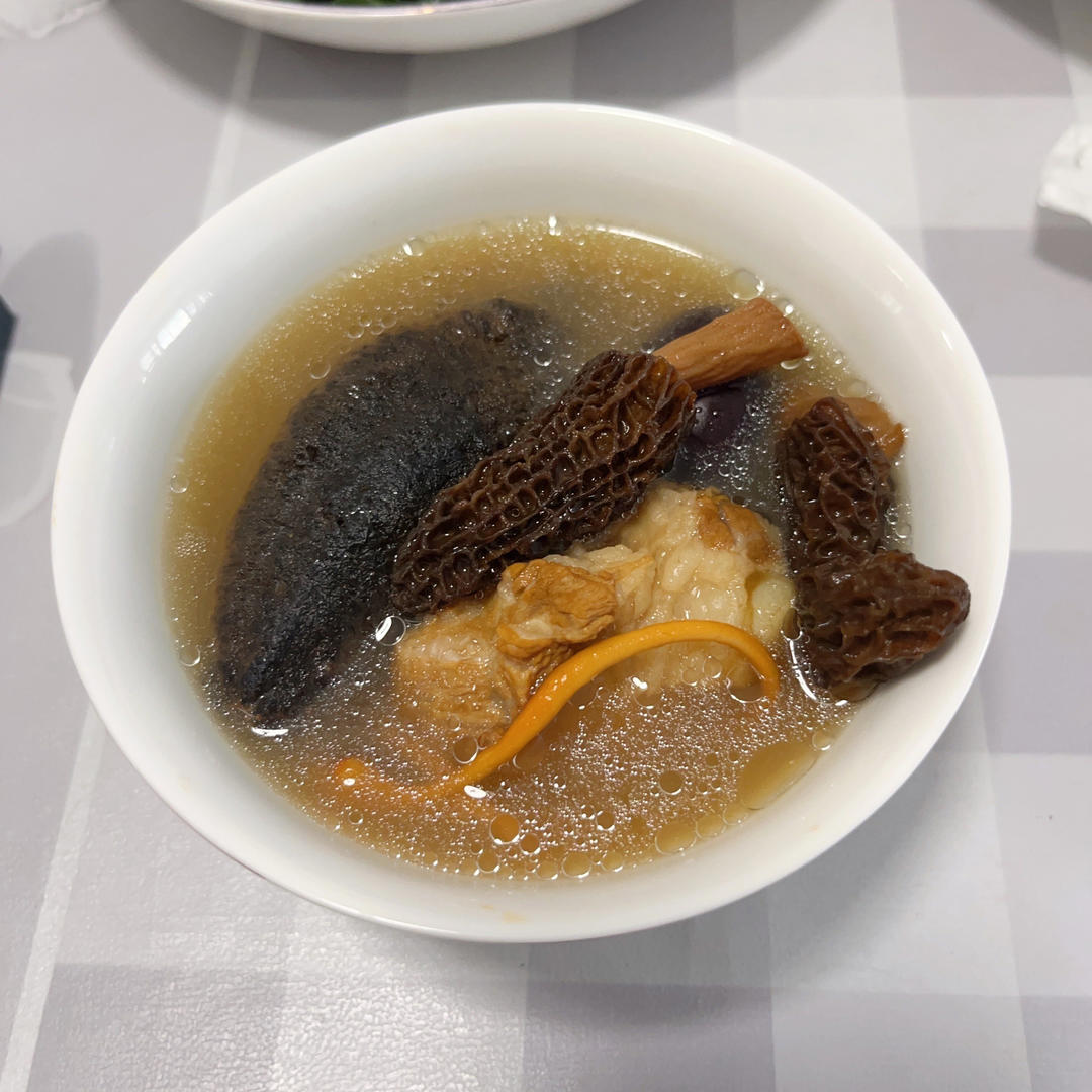 羊肚菌海参排骨汤