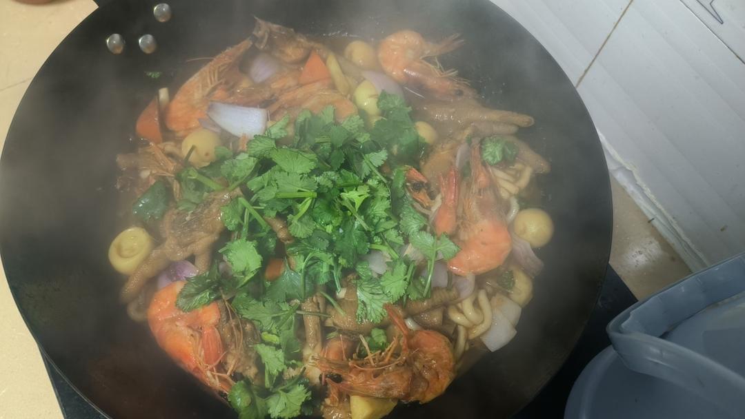 超美味的鸡爪明虾煲
