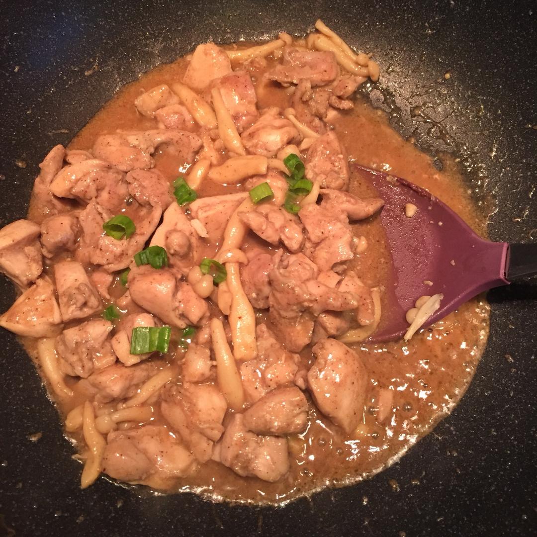 沙茶白玉菇烩鸡丁