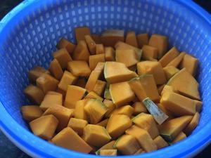 黄油南瓜面疙瘩汤的做法 步骤2