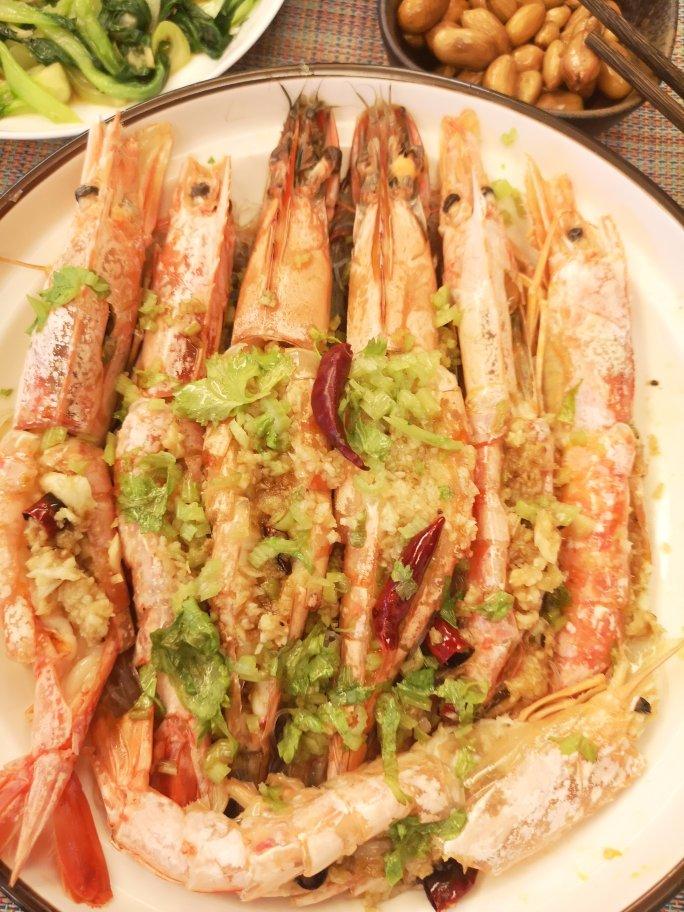 蒜蓉开边蒸虾