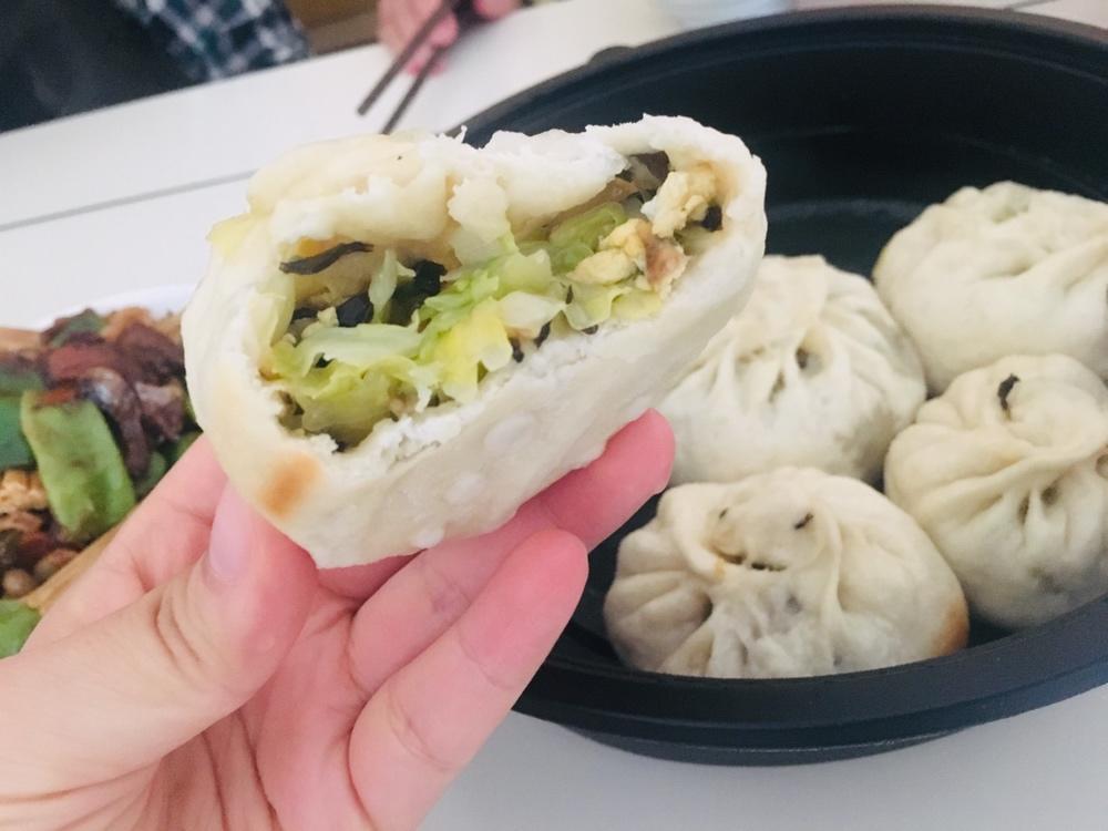 鸡蛋圆白菜素包子