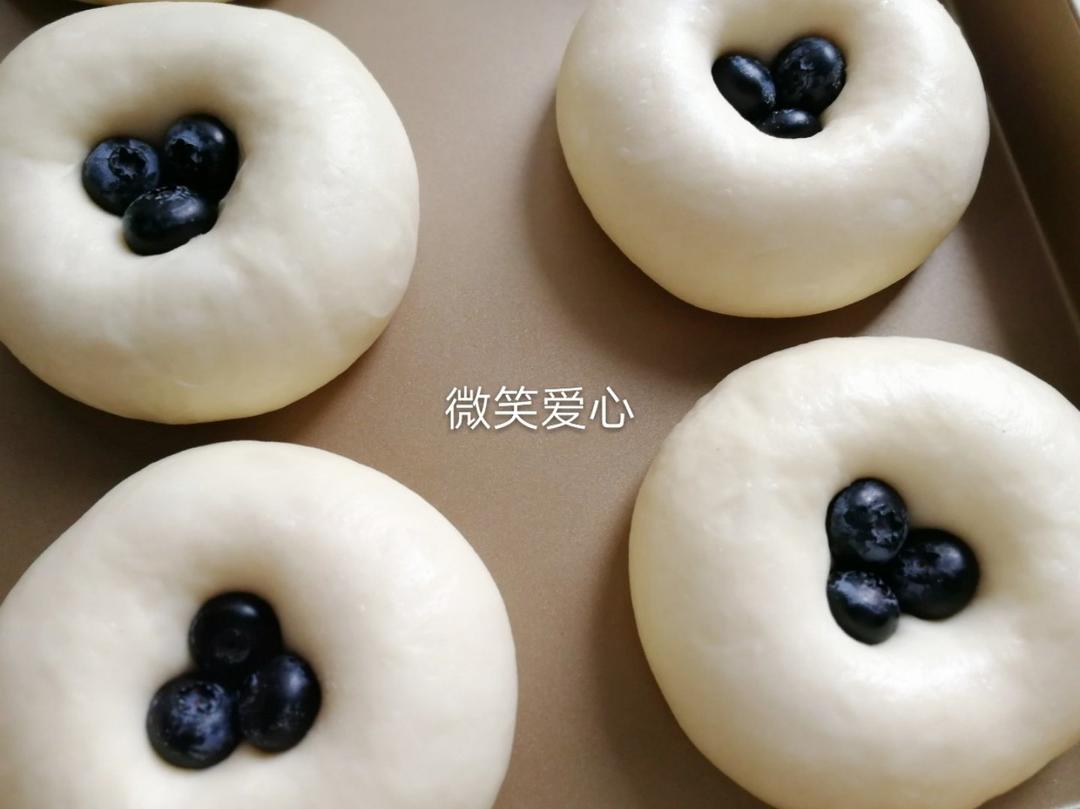 蓝莓蓝莓我爱你～蓝莓爆浆面包