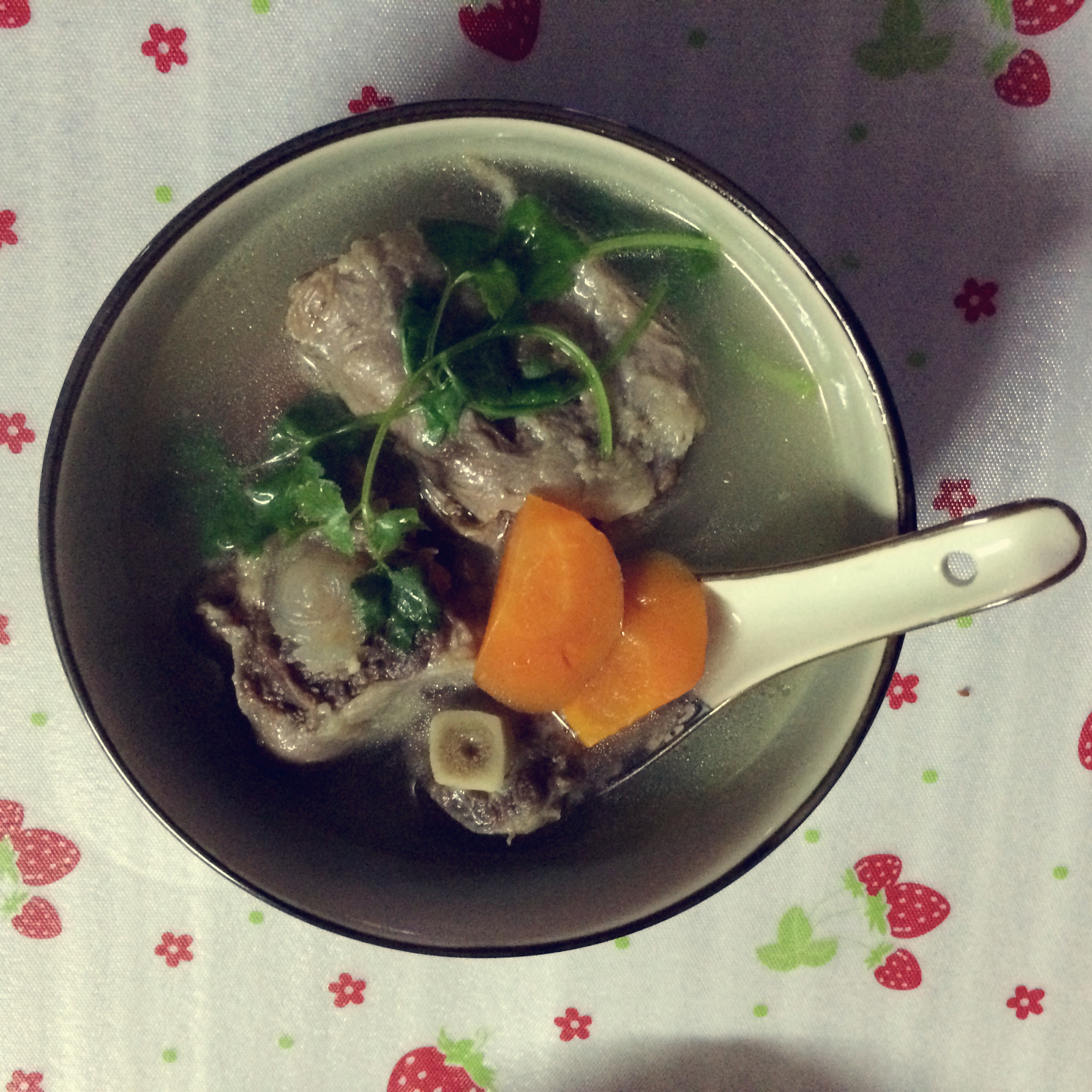 牛尾炖白萝卜汤