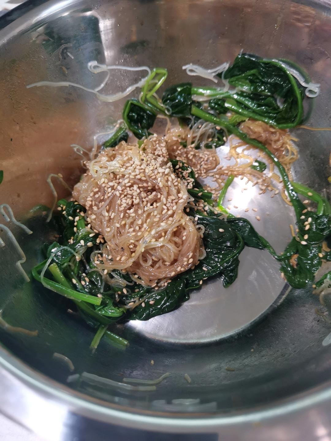 开胃爽口又营养的菠菜拌粉丝
