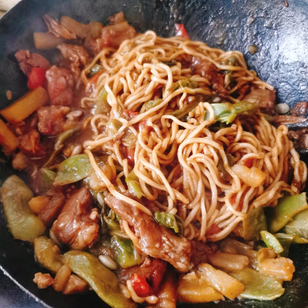 番茄家族🍅铁锅焖面