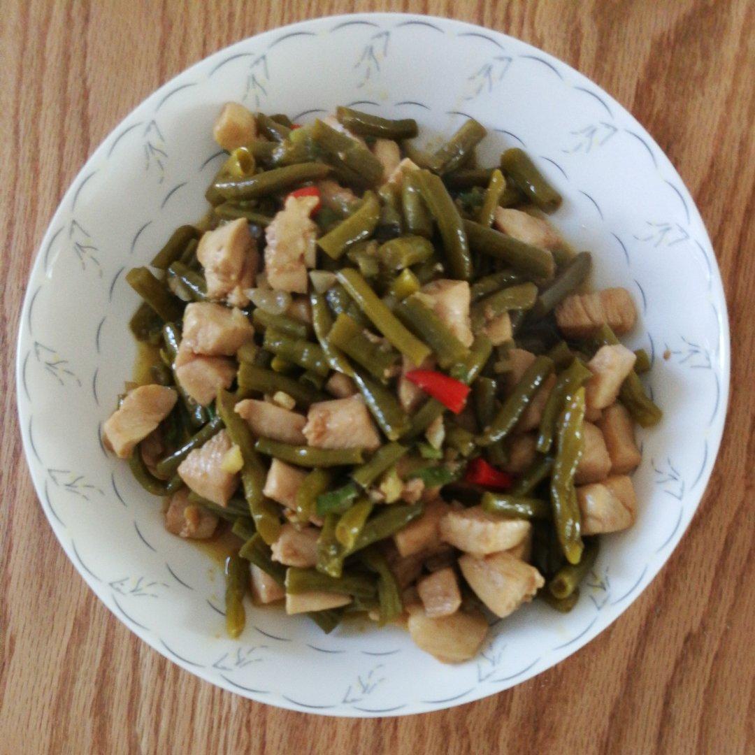 酸豆角炒鸡丁