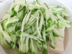 家常凉菜之黄瓜丝拌豆腐的做法 步骤1