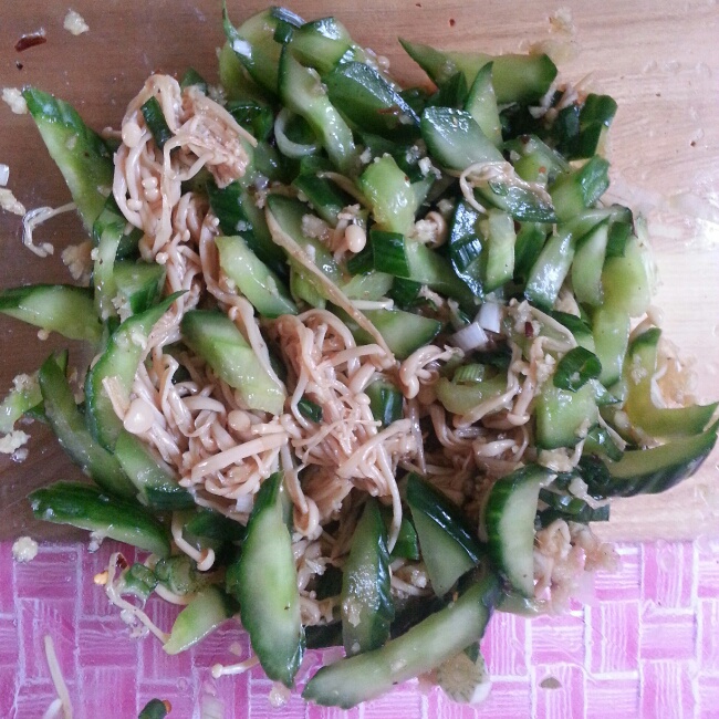 金针菇凉拌黄瓜