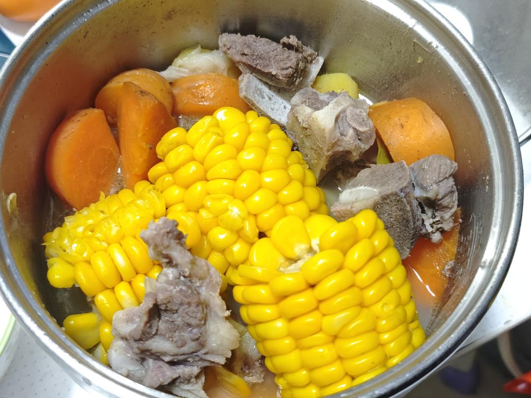 小锅 玉米胡萝卜排骨汤