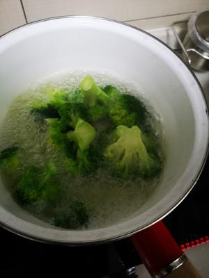 蚝油杂蔬（西兰花，洋葱，胡萝卜）的做法 步骤1