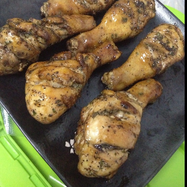 柠香欧芹烤鸡腿