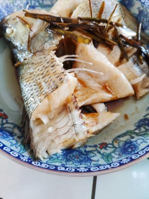 铸铁锅焗鲈鱼的做法 步骤2