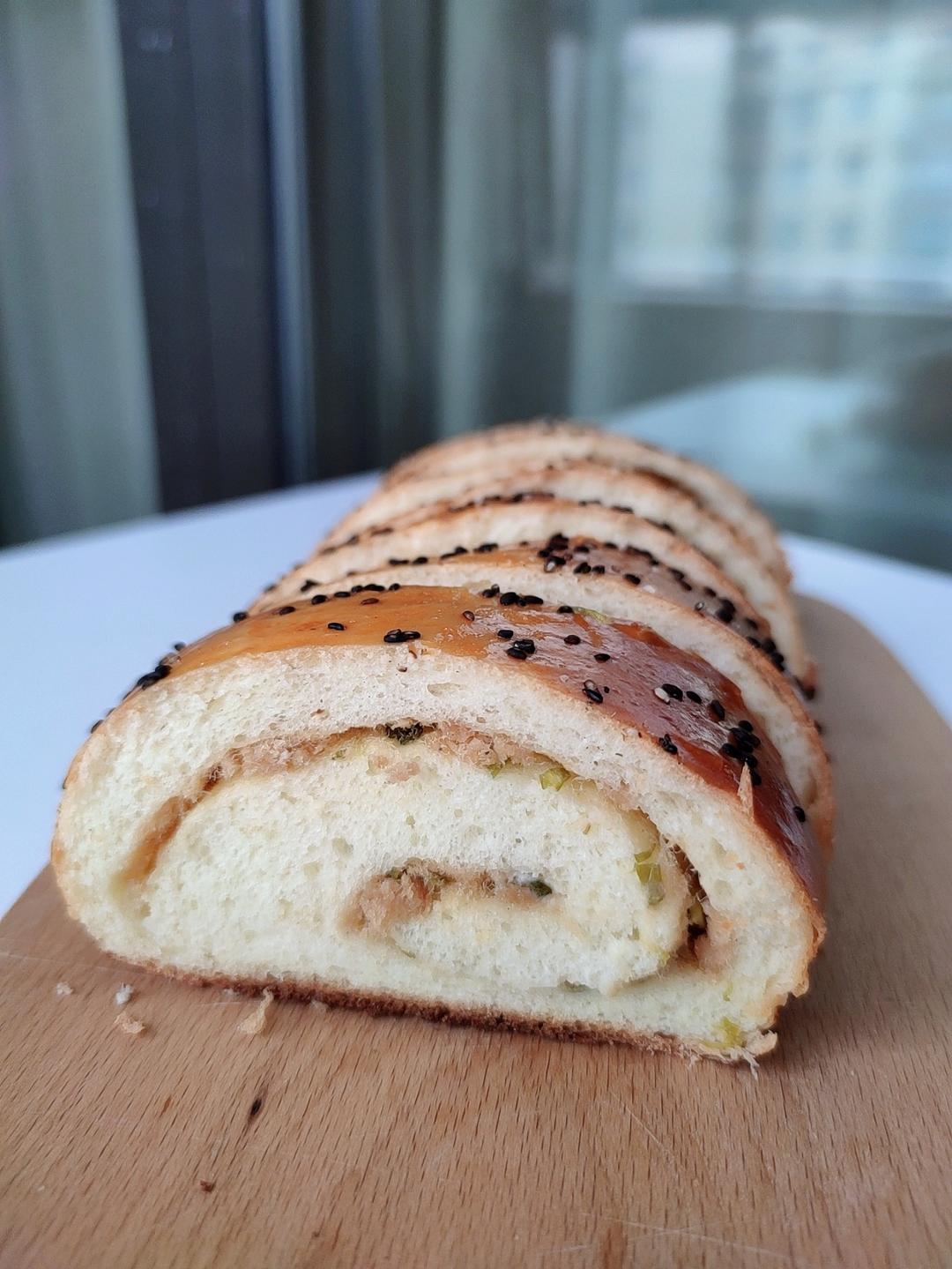 美味的肉松面包卷