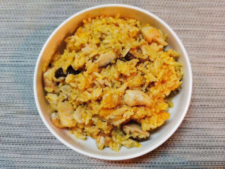 【南瓜鸡肉焖饭】