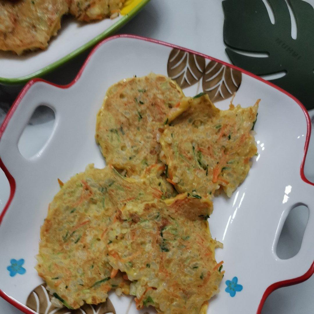 快手早餐—营养丰富的香煎米饼，解决剩米饭