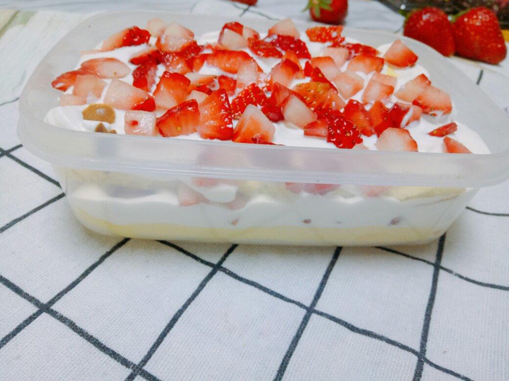 草莓奶油蛋糕盒子