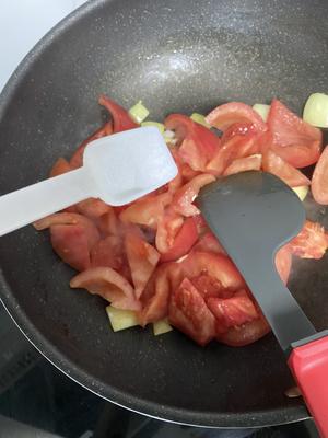 番茄腐竹牛腩煲的做法 步骤5