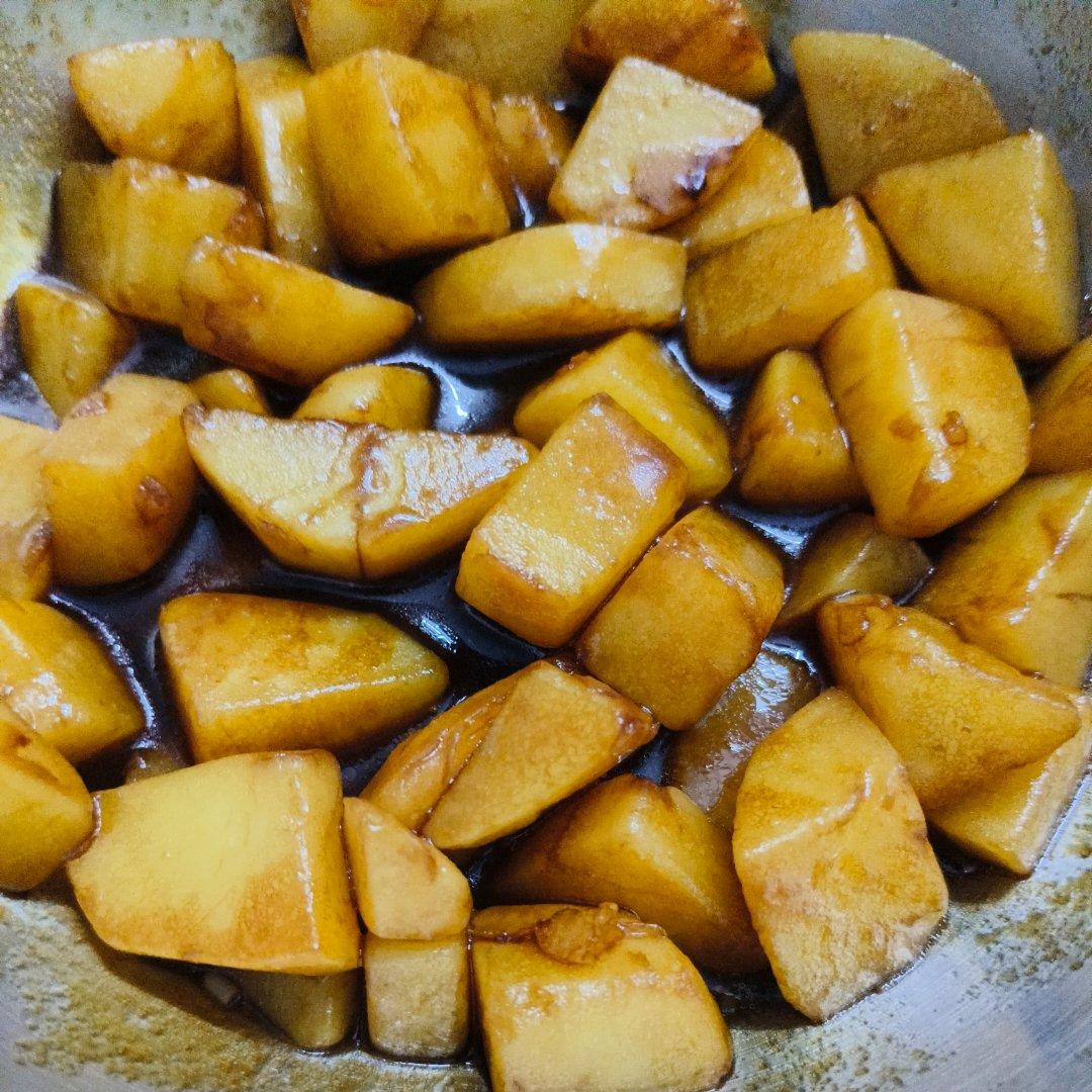 🔥巨下饭，软糯入味！比肉还好吃的红烧土豆