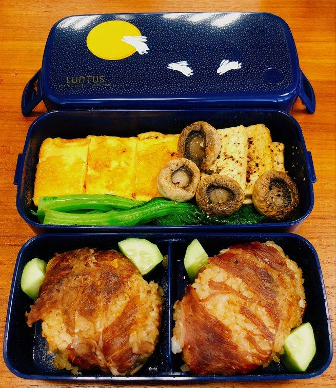 日式肥牛饭+厚蛋烧便当+菠萝橙子汁【曼达小馆】