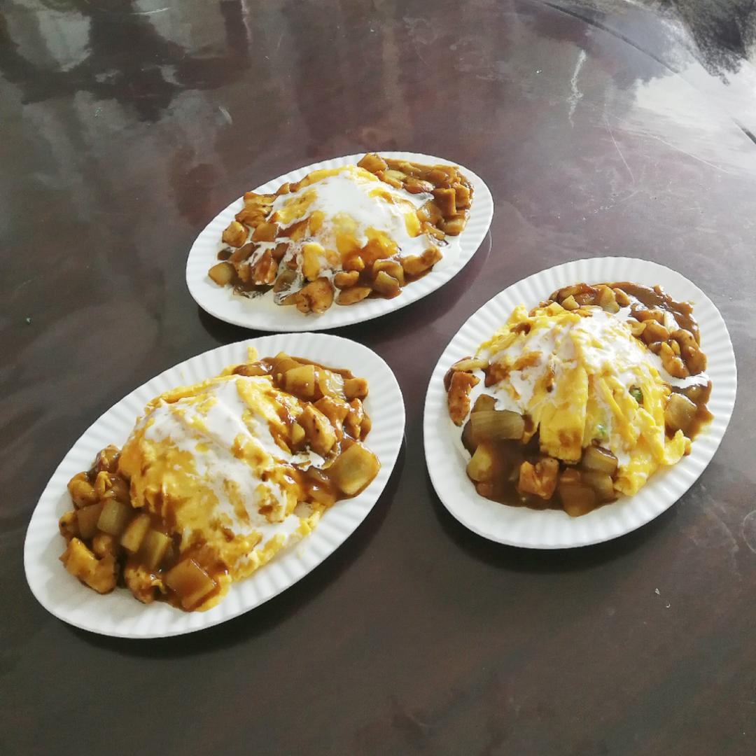 奶香鸡肉咖喱蛋包饭