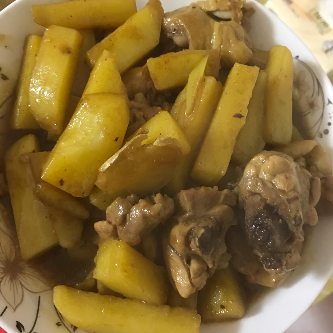 土豆炖翅根