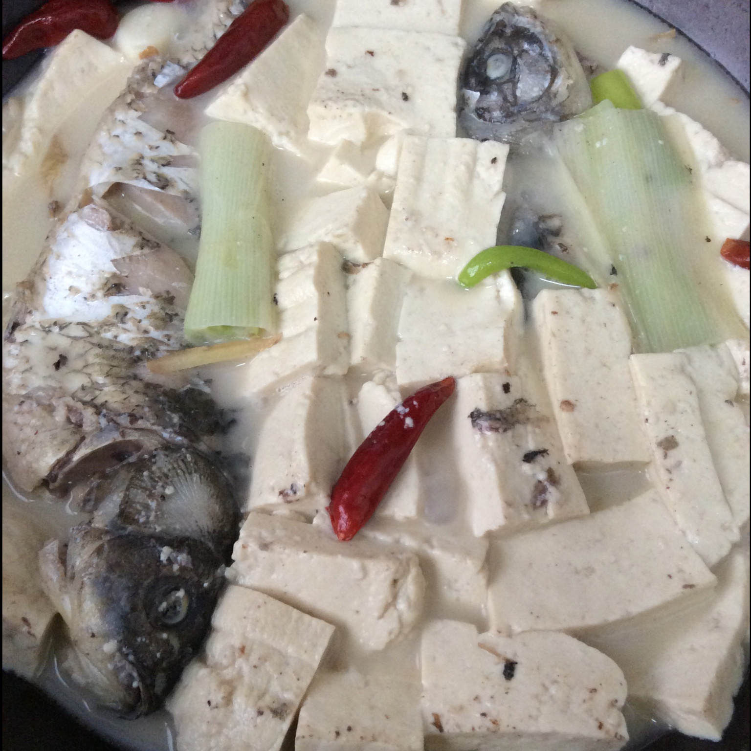鲫鱼豆腐汤