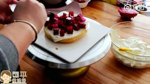 视频菜谱:6寸加高奶油水果蛋糕（适合新手）的做法 步骤2