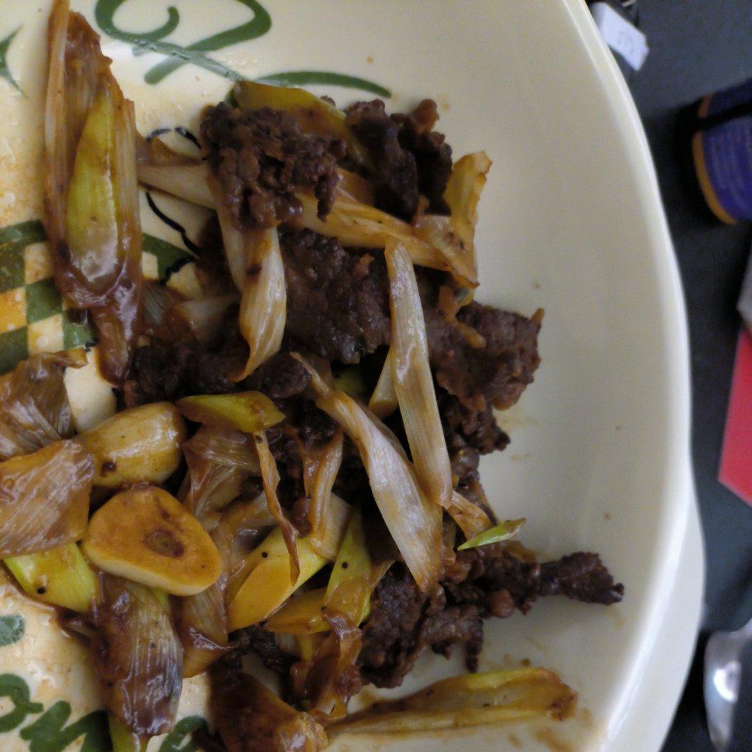 葱香浓郁的葱爆牛肉