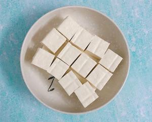 咸蛋黄豆腐的做法 步骤2