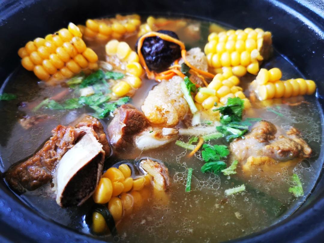 玉米炖排骨