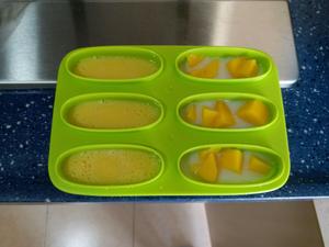自制芒果椰奶雪糕冰淇淋的做法 步骤2