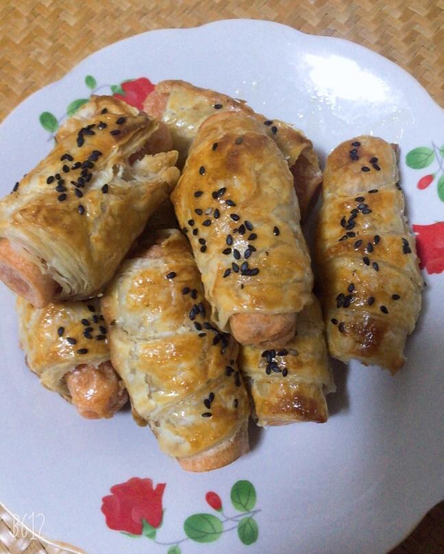香肠酥皮卷：手抓饼皮还能这样吃，不用和面快速搞定早餐