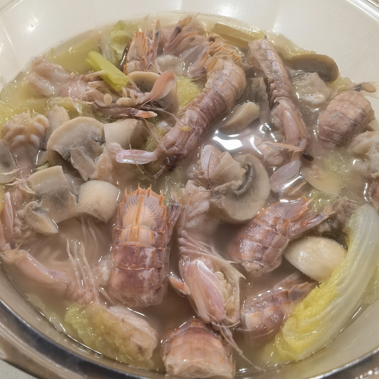 皮皮虾蟹味菇汤