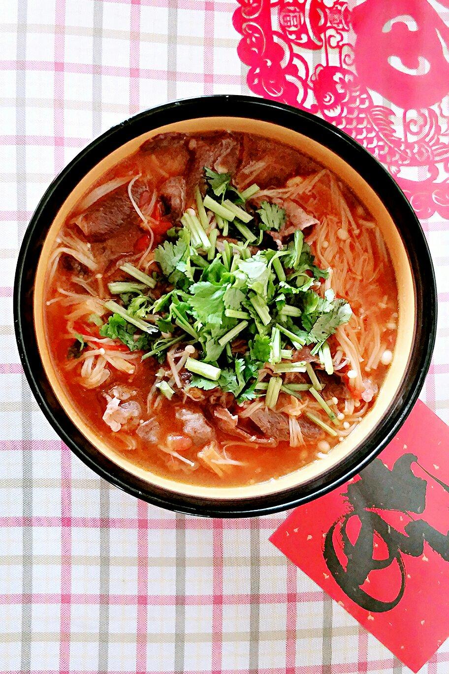 金针菇肥牛番茄锅