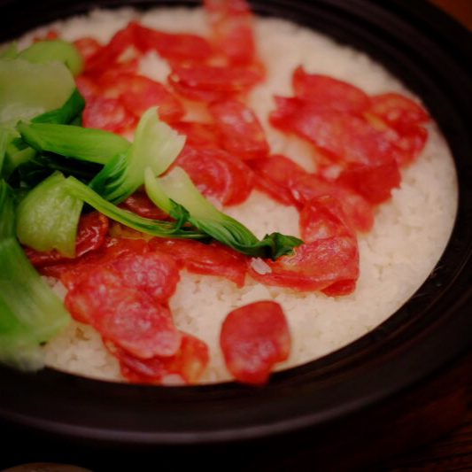 塔吉锅腊味煲仔饭