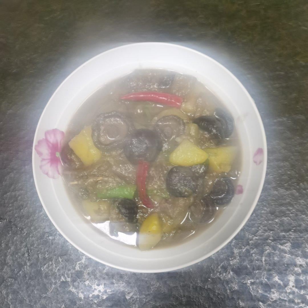 五花肉茄子炖土豆