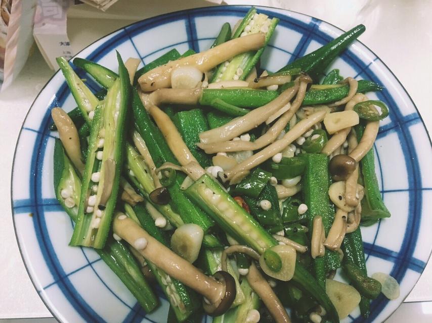 秋葵炒蘑菇