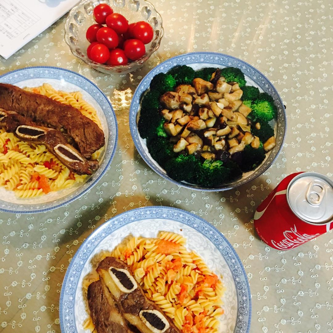 黑椒牛排（配土豆/鸡蛋，意面/蔬菜）