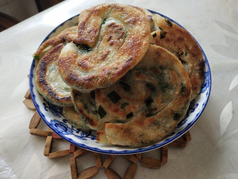 吃剩的饺子皮这样做，竟出乎意料的好吃！