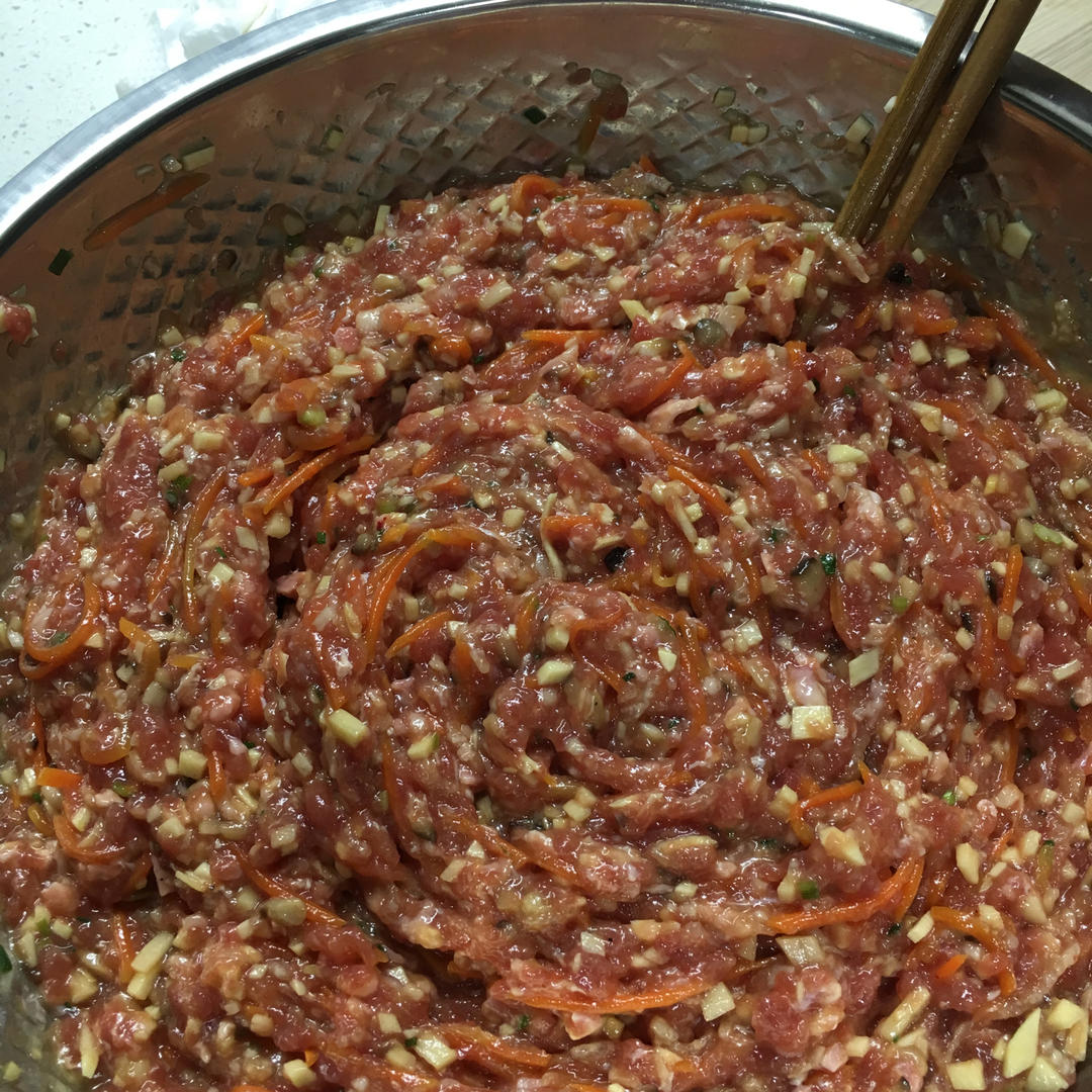 喔哈悠做的牛肉胡萝卜馅儿饺子