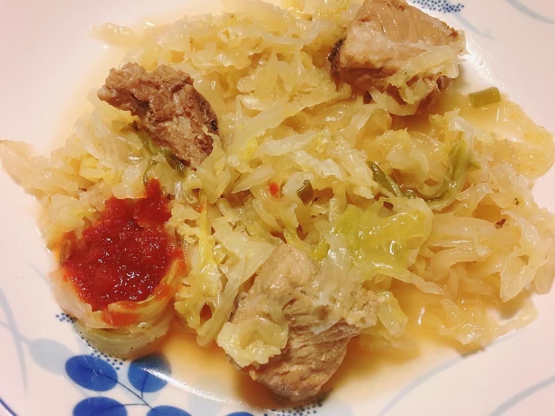 排骨炖酸菜的做法