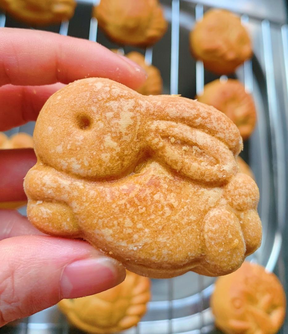 广式月饼—蛋黄莲蓉月饼